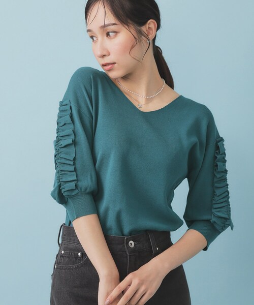 index(インデックス)の「ラップフリルVネックニット【洗濯機洗い可/接触冷感/UVケア】(ニット/セーター・レディース・グリーン/ピンク/ブルー系7/ブラック・36/40/38)」の1枚目の写真