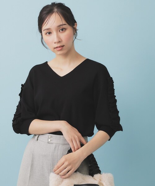 index(インデックス)の「ラップフリルVネックニット【洗濯機洗い可/接触冷感/UVケア】(ニット/セーター・レディース・グリーン/ピンク/ブルー系7/ブラック・36/40/38)」の2枚目の写真