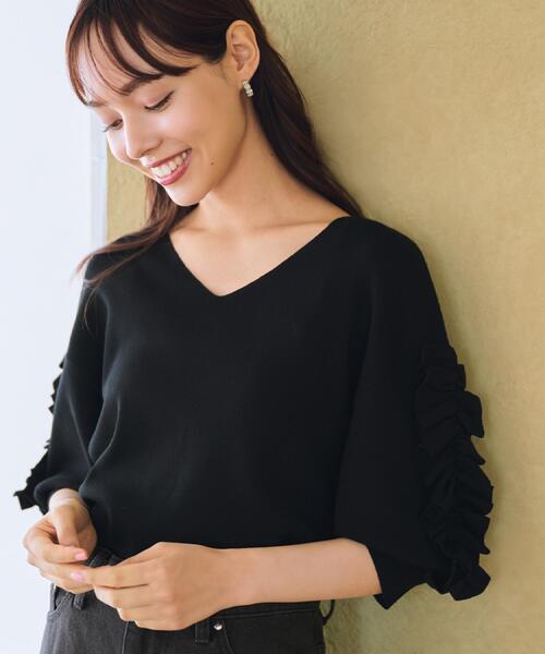 index(インデックス)の「ラップフリルVネックニット【洗濯機洗い可/接触冷感/UVケア】(ニット/セーター・レディース・グリーン/ピンク/ブルー系7/ブラック・36/40/38)」の5枚目の写真