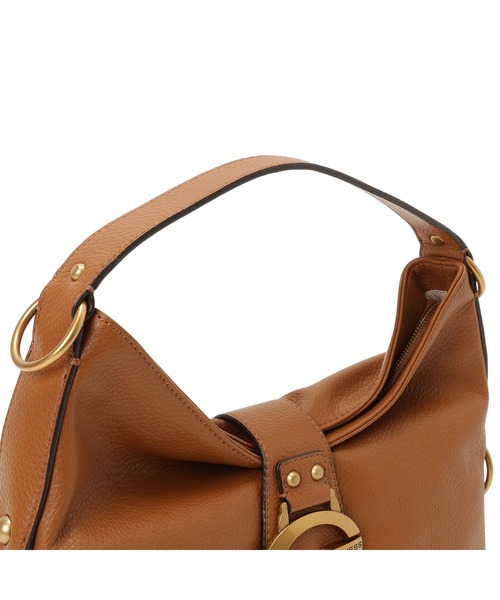 コーティングキャンバス レザー バケ CAMDEN Shoulder Bag ショルダーバッグ | GUESS(ゲス) JAPAN 公式