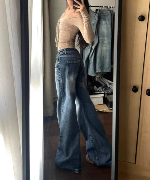 VIVID LADY(ビビッドレディー)の「ストレートフレアデニムパンツ(デニムパンツ・レディース・ブルー・LARGE/MEDIUM/SMALL)」の3枚目の写真