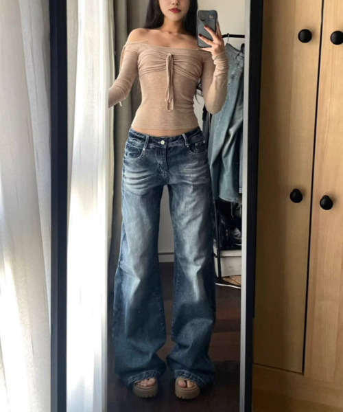 VIVID LADY(ビビッドレディー)の「ストレートフレアデニムパンツ(デニムパンツ・レディース・ブルー・LARGE/MEDIUM/SMALL)」の4枚目の写真