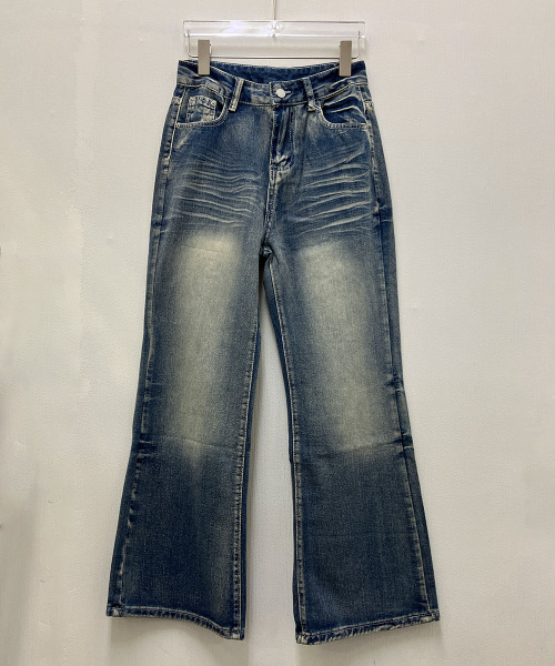VIVID LADY(ビビッドレディー)の「ストレートフレアデニムパンツ(デニムパンツ・レディース・ブルー・LARGE/MEDIUM/SMALL)」の8枚目の写真