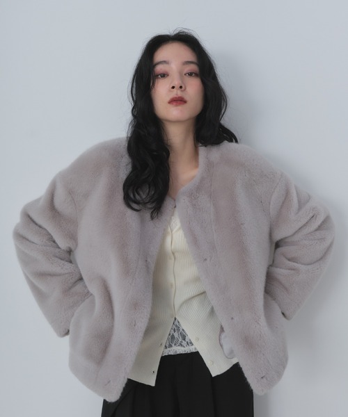 Shelly island（シェリーアイランド）の「ファーショートコート（ノーカラーコート・レディース・ブラウン/グレー・FREE）」の4枚目の写真