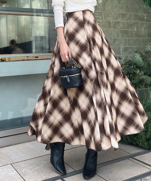 セール】生地を広く贅沢に使った美フレアシルエット♪今年トレンドの