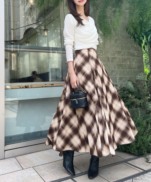 セール】生地を広く贅沢に使った美フレアシルエット♪今年トレンドの