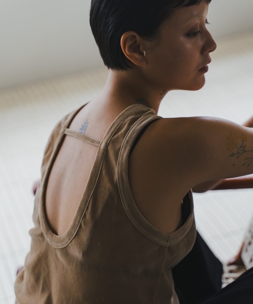 lit(リット)の「Back Open Velor Tanktop(タンクトップ・レディース・ブラック/ベージュ/ブラウン・FREE)」の5枚目の写真