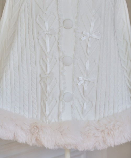 mellfy memory(メルフィーメモリー)の「Fluffy Meringue Ribbon ニットポンチョ(ポンチョ・レディース・ホワイト/ピンク・FREE)」の3枚目の写真