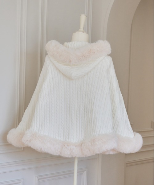 mellfy memory(メルフィーメモリー)の「Fluffy Meringue Ribbon ニットポンチョ(ポンチョ・レディース・ホワイト/ピンク・FREE)」の6枚目の写真