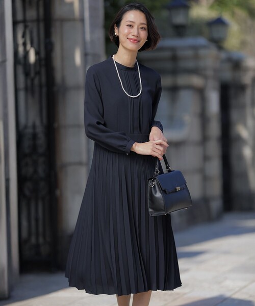 J.PRESS(ジェイプレス)の「ノルディス2wayジョーゼット プリーツ ワンピース(ワンピース・レディース・ネイビー系・T15/T13)」の1枚目の写真