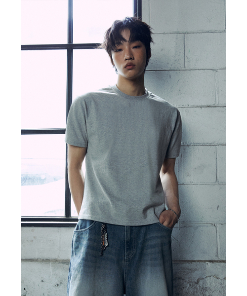 P.IN.O（ピインオ）の「コットンクロップ半袖Tシャツ-マッスルフィット（Tシャツ/カットソー・メンズ・グレー系その他/ブラック/ホワイト/チャコール/その他・MEDIUM/LARGE/SMALL）」の9枚目の写真