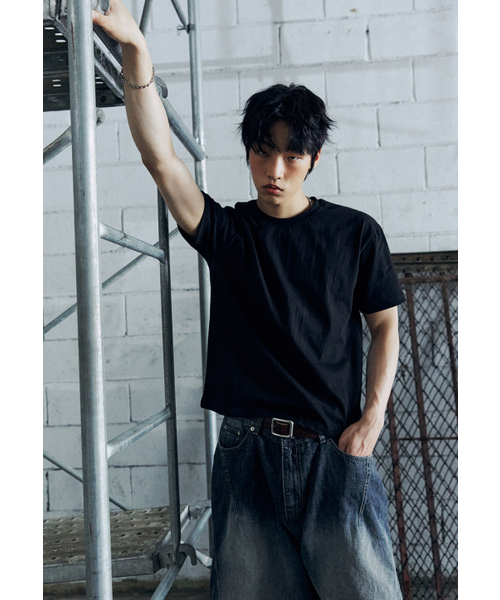 P.IN.O（ピインオ）の「コットンクロップ半袖Tシャツ-マッスルフィット（Tシャツ/カットソー・メンズ・グレー系その他/ブラック/ホワイト/チャコール/その他・MEDIUM/LARGE/SMALL）」の8枚目の写真