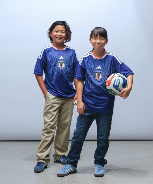 adidas（アディダス）の「キッズ アディダス サッカー日本代表 2026 ホーム レプリカ ユニフォーム / adidas（Tシャツ/カットソー・キッズ・ブルー・130/140/150/160）」の3枚目の写真