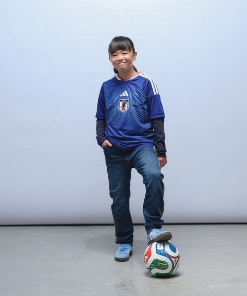 adidas（アディダス）の「キッズ アディダス サッカー日本代表 2026 ホーム レプリカ ユニフォーム / adidas（Tシャツ/カットソー・キッズ・ブルー・130/140/150/160）」の4枚目の写真