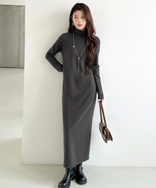 by LEGNA（バイレグナ）の「【選べる着丈】裏起毛 タートルネックマキシワンピース（ワンピース・レディース・ライトベージュ/ダークグレー/ブラウン/ブラック・M-Regular/L-Regular/M-Long/L-Long/L-Short/M-Short）」の2枚目の写真