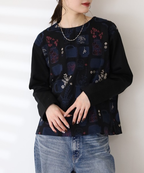 Emago(イマゴ)の「EMAGO ツボと花刺繍ブラウス 長袖(シャツ/ブラウス・レディース・ブラック/ベージュ・FREE)」の2枚目の写真