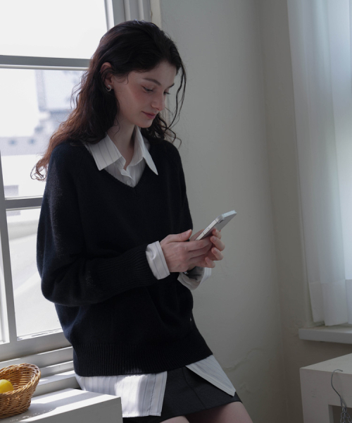 DEHEVE（デヘヴェ）の「Classic V-neck Knit [Black]（ニット/セーター・レディース・ブラック・FREE）」の9枚目の写真