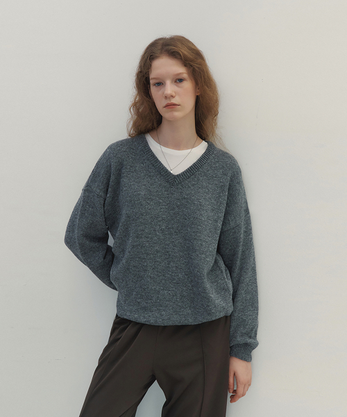 NEEV（ニーヴ）の「Drop Wool V-Neck Pullover (Grey)（ニット/セーター・レディース・その他・FREE）」の2枚目の写真