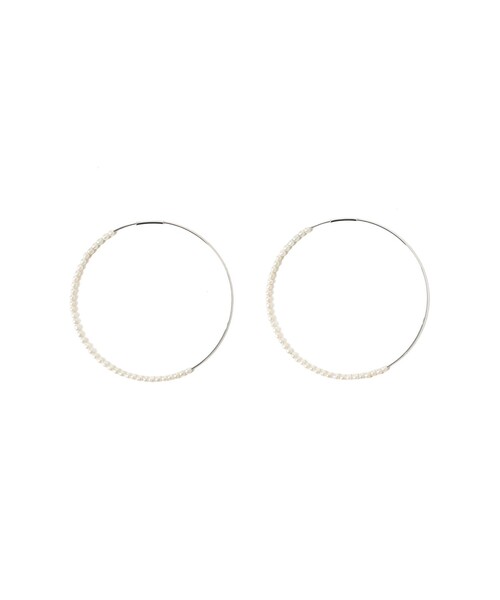 Ray BEAMS(レイビームス)の「ガラスパール フープ ピアス(ピアス(両耳用)・レディース・シルバー・ONE SIZE)」の1枚目の写真