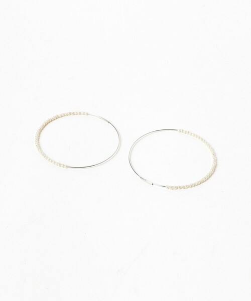 Ray BEAMS(レイビームス)の「ガラスパール フープ ピアス(ピアス(両耳用)・レディース・シルバー・ONE SIZE)」の2枚目の写真