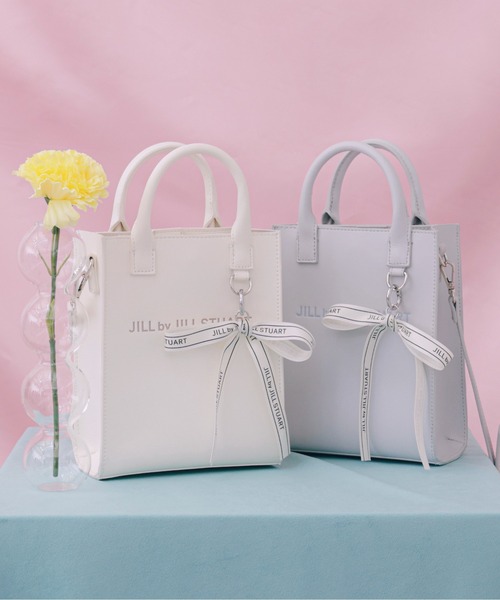 JILL by JILL STUART(ジルバイジルスチュアート)の「【お気に入り登録6,000人超え】チャーム付きミニトートバッグ(ショルダーバッグ・レディース・ピンク/ブラック/ブルー/ホワイト・FREE)」の2枚目の写真