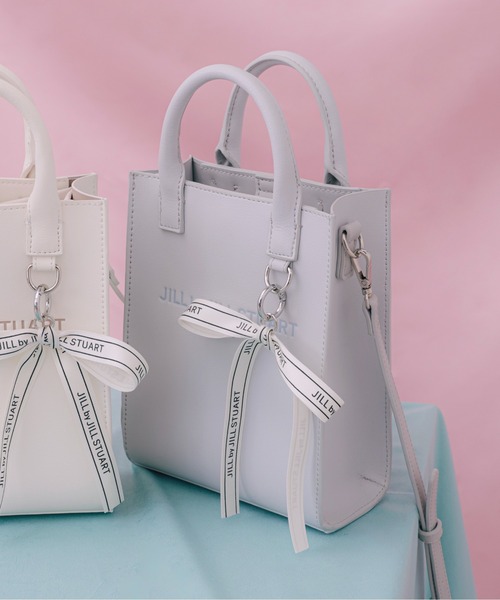 JILL by JILL STUART(ジルバイジルスチュアート)の「【お気に入り登録6,000人超え】チャーム付きミニトートバッグ(ショルダーバッグ・レディース・ピンク/ブラック/ブルー/ホワイト・FREE)」の3枚目の写真