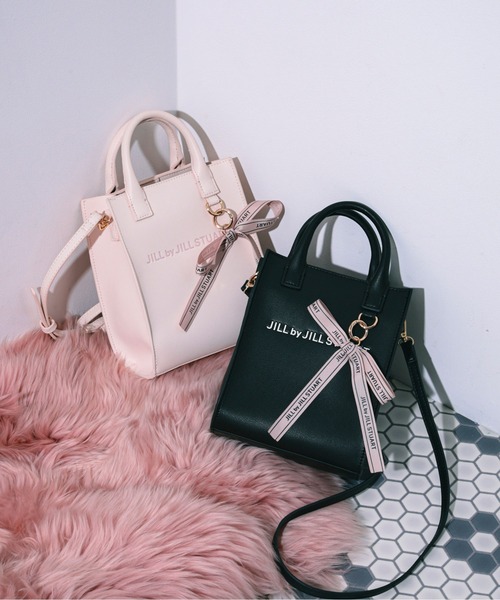 JILL by JILL STUART（ジルバイジルスチュアート）の「◇チャーム付きミニトートバッグ（ショルダーバッグ・レディース・ピンク/ブラック・FREE）」の3枚目の写真