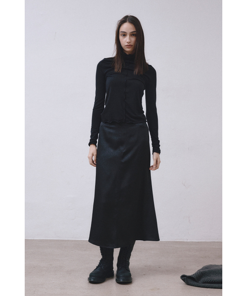 MIDNLOW（ミッドアンドロー）の「Crease satin skirt (Black)（スカート・レディース・その他・FREE）」の4枚目の写真