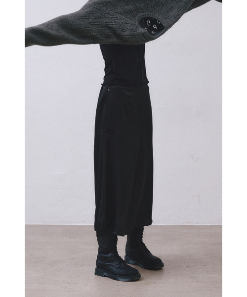 MIDNLOW（ミッドアンドロー）の「Crease satin skirt (Black)（スカート・レディース・その他・FREE）」の6枚目の写真