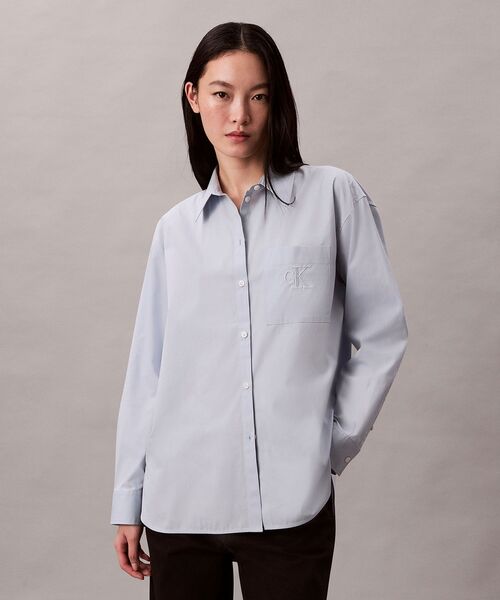Calvin Klein(カルバン・クライン)の「シャツ - ポプリンリラックスシャツ(シャツ/ブラウス・レディース・ブルー・S/M/XS)」の1枚目の写真