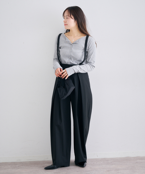 U by SPICK&SPAN（ユーバイスピックアンドスパン）の「2WAYトロタックサスペンダーパンツ（スラックス・レディース・ブラック/アイボリー・36/38）」の6枚目の写真