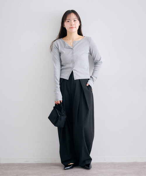 U by SPICK&SPAN（ユーバイスピックアンドスパン）の「2WAYトロタックサスペンダーパンツ（スラックス・レディース・ブラック/アイボリー・36/38）」の8枚目の写真