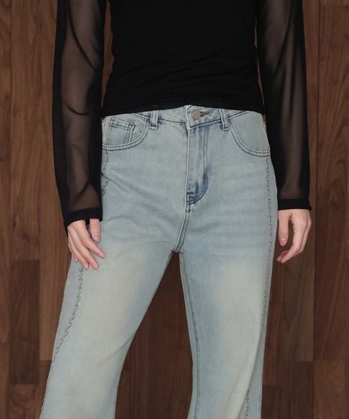 J by blue(ジェイバイブルー)の「ウェーブラインフレアデニムパンツ(デニムパンツ・レディース・ブルー/ネイビー・LARGE/MEDIUM)」の4枚目の写真