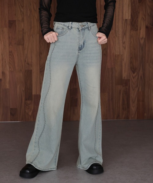 J by blue(ジェイバイブルー)の「ウェーブラインフレアデニムパンツ(デニムパンツ・レディース・ブルー/ネイビー・LARGE/MEDIUM)」の3枚目の写真