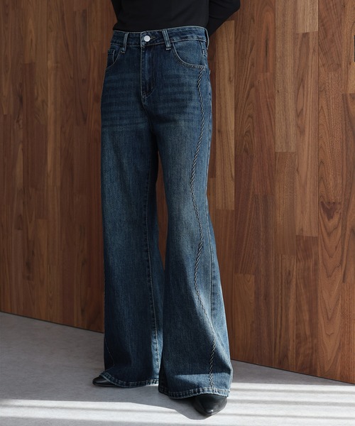 J by blue(ジェイバイブルー)の「ウェーブラインフレアデニムパンツ(デニムパンツ・レディース・ブルー/ネイビー・LARGE/MEDIUM)」の10枚目の写真