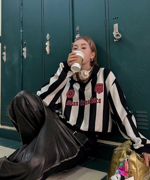 Ritzy(リッツィー)の「サッカージャージ風ストライプTシャツ(ポロシャツ・レディース・レッド/ブラック・M/L)」の3枚目の写真