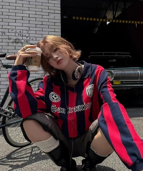 Ritzy(リッツィー)の「サッカージャージ風ストライプTシャツ(ポロシャツ・レディース・レッド/ブラック・M/L)」の6枚目の写真