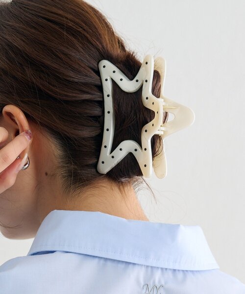mystic(ミスティック)の「ドットモチーフヘアクリップ(ブローチ/コサージュ・レディース・オフホワイト・ONE SIZE)」の1枚目の写真