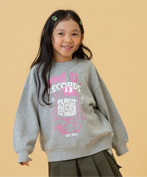 and D. petit main（アンドディープティマイン）の「クラック加工スウェットプルオーバー（スウェット・キッズ・レッド系その他/トップグレー/ブラック・120cm/110cm/100cm/130cm/140cm/90cm）」の2枚目の写真