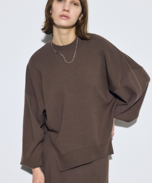 AZUL by moussy(アズールバイマウジー)の「裾スリットニュアンスニットトップス(ニット/セーター・レディース・ブラック/ライトブルー/ブラウン・FREE)」の3枚目の写真