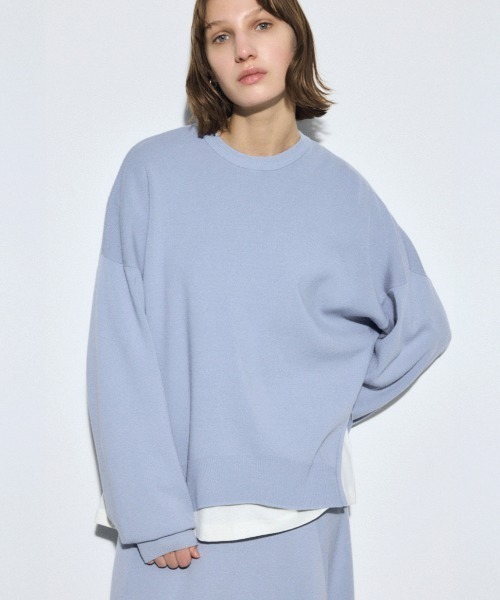 AZUL by moussy(アズールバイマウジー)の「裾スリットニュアンスニットトップス(ニット/セーター・レディース・ブラック/ライトブルー/ブラウン・FREE)」の1枚目の写真