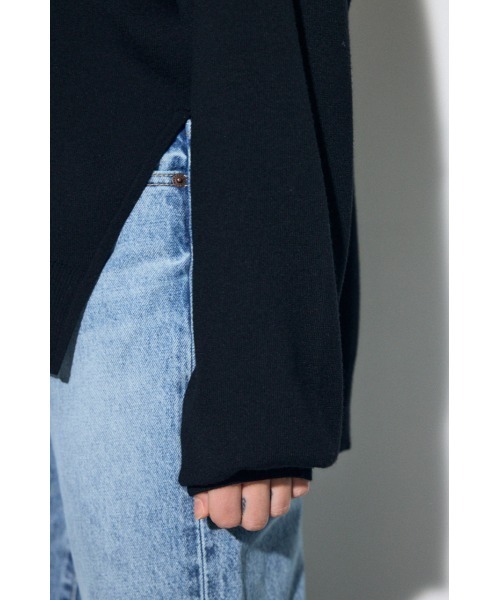 AZUL by moussy(アズールバイマウジー)の「裾スリットニュアンスニットトップス(ニット/セーター・レディース・ブラック/ライトブルー/ブラウン・FREE)」の11枚目の写真