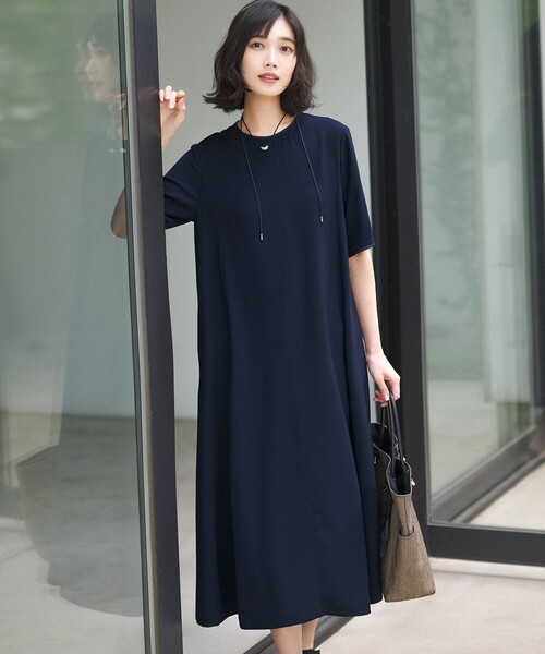 23区 S(ニジュウサンクチイサイサイズ)の「ストレッチジョーゼット フレアワンピース(ワンピース・レディース・ネイビー系/ブラック系/ダークブラウン系・32)」の3枚目の写真