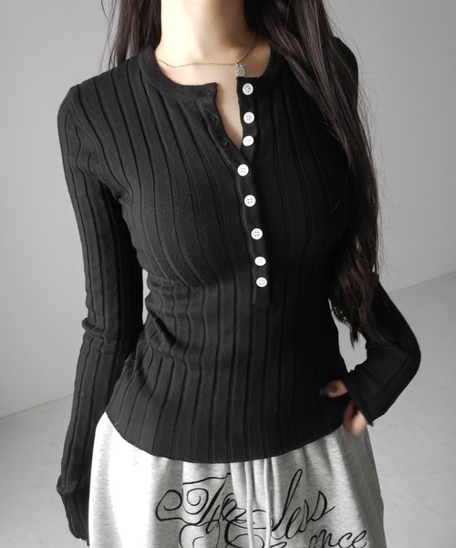me+em select(ミームセレクト)の「【 2color 】スリムフィットヘンリーネックリブトップス / slim fit henley neck ribbed tops(その他トップス・レディース・ブラック/グレー・FREE)」の18枚目の写真