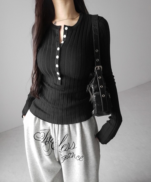 me+em select(ミームセレクト)の「【 2color 】スリムフィットヘンリーネックリブトップス / slim fit henley neck ribbed tops(その他トップス・レディース・ブラック/グレー・FREE)」の13枚目の写真