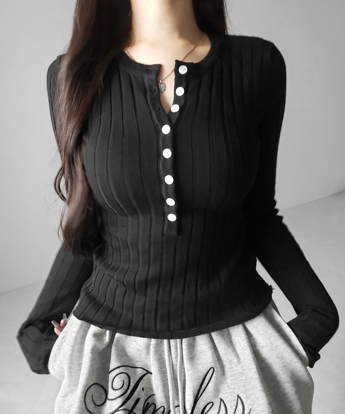me+em select(ミームセレクト)の「【 2color 】スリムフィットヘンリーネックリブトップス / slim fit henley neck ribbed tops(その他トップス・レディース・ブラック/グレー・FREE)」の16枚目の写真