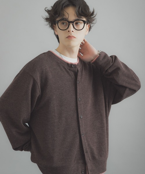 SENSE OF PLACE by URBAN RESEARCH（センスオブプレイスバイアーバンリサーチ）の「フェイクレイヤードクルーネックカーディガン（カーディガン/ボレロ・メンズ・チャコールグレー/グレー/ブラウン・MEDIUM/LARGE）」の4枚目の写真