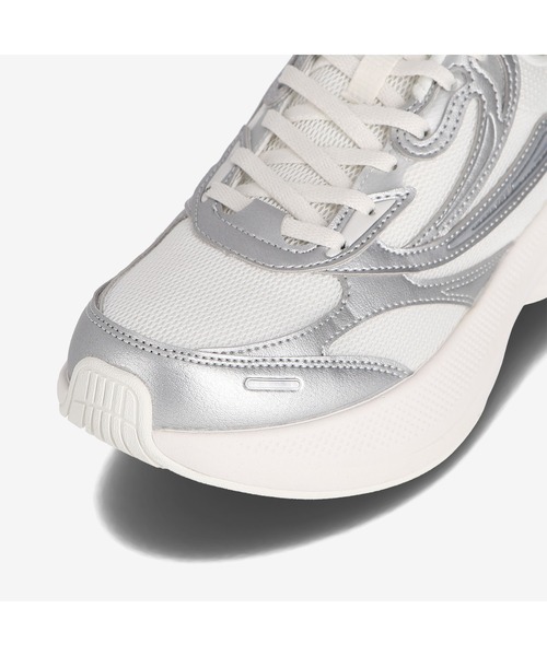 FILA(フィラ)の「FLOAT MAX 2.0 LT(スニーカー・レディース・ホワイト・29.0cm/28.0cm/27.5cm/27.0cm/26.5cm/26.0cm/25.5cm/25.0cm/24.5cm/24.0cm/23.5cm/23.0cm)」の7枚目の写真