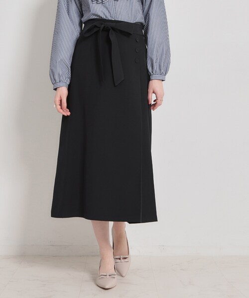 couture brooch(クチュールブローチ)の「【洗える・通勤】サイドタック ナロースカート(スカート・レディース・ナチュラル/ネイビー/サックスブルー・42/40/38/36)」の2枚目の写真