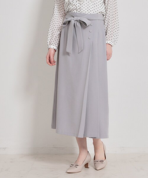 couture brooch(クチュールブローチ)の「【洗える・通勤】サイドタック ナロースカート(スカート・レディース・ナチュラル/ネイビー/サックスブルー・42/40/38/36)」の3枚目の写真